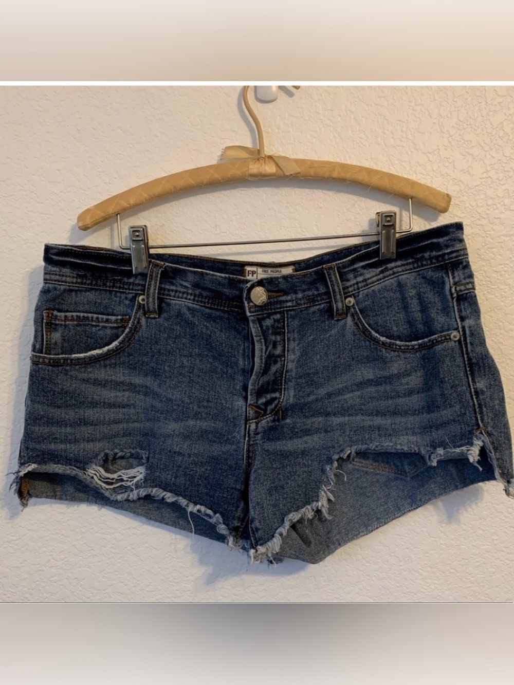 FREE PEOPLE WOMENS SHORTS DENIM JEANS DISTRESSED CUTOFF SIZE 29 BOHO
